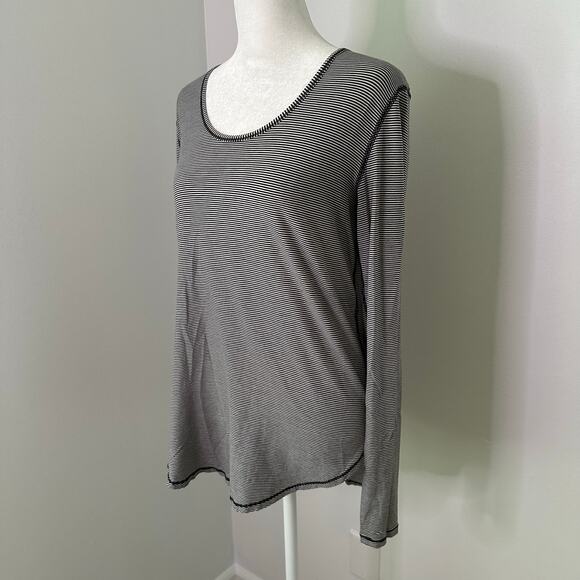 Lululemon black & white striped long sleeve top - Picture 4 of 13